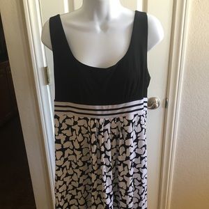 Black/white summer dress